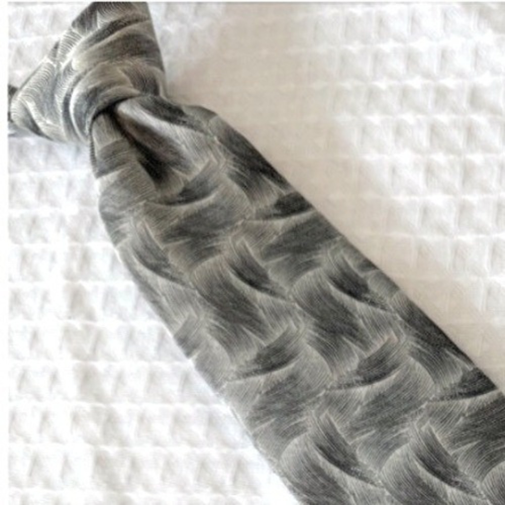 DAKS London Silk Necktie Abstract Pattern Gray Business Career Elegant 3.25"X59"